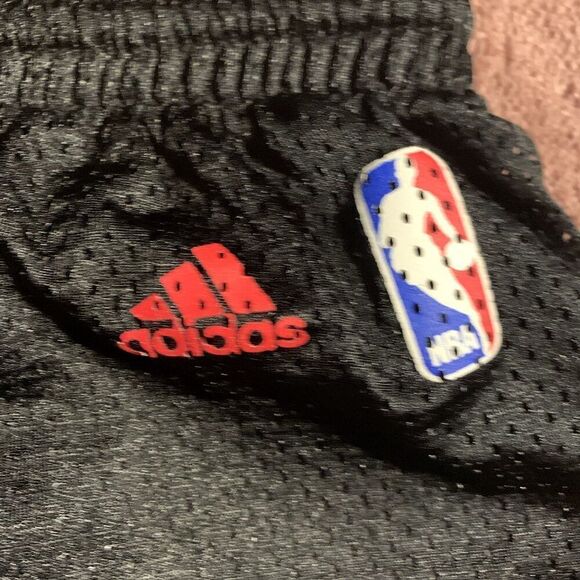 Vintage NBA Adidas Chicago Bull Mesh Shorts - Picture 2 of 4